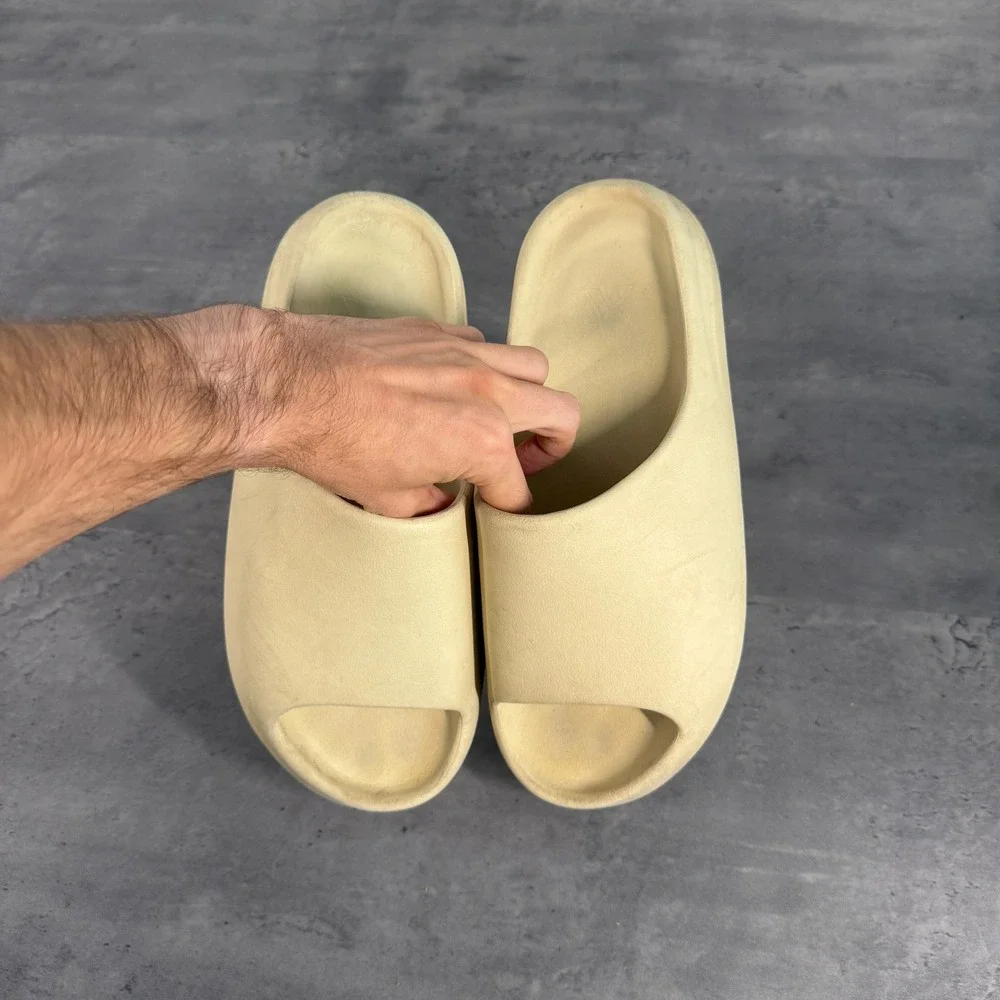 Adidas Yeezy Slide Mens 11 Desert Sand Lightweight Foam Sandal Slip On EUC